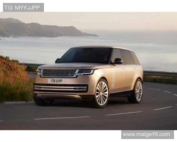 足球明星与路虎揽胜的完美结合展现豪华与运动的极致魅力 足球明星与路虎揽胜的完美结合展现豪华与运动的极致魅力