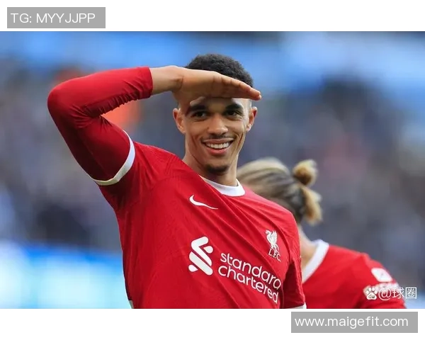 足球明星展现惊人技巧肚子放球瞬间引发全场惊叹与欢呼 足球明星展现惊人技巧肚子放球瞬间引发全场惊叹与欢呼